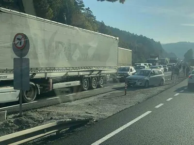 Rüzgar türbini taşımak için trafik durduruldu
