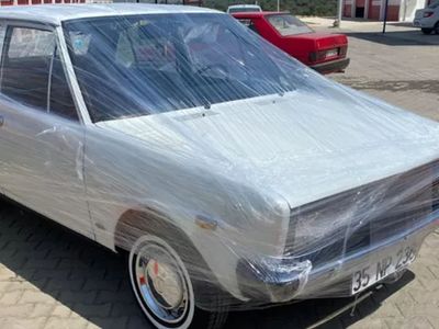 79 model otomobilini streç filmle koruyor! Bayrama özel dışarı çıkardı