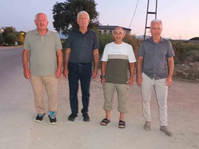 Burhaniye'de kaldırımsız cadde vatandaşları endişelendiriyor