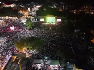 Kahramanmaraş'ta fuar coşkusu: Funda Arar sahne aldı