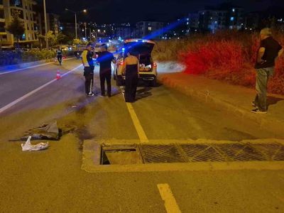 Açık rögar kapağına çarpan otomobil 200 metre sürüklendi