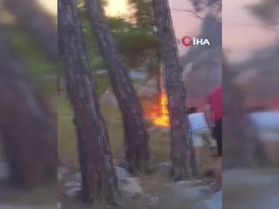 Kemer'deki orman yangınına havadan ve karadan müdahale sürüyor