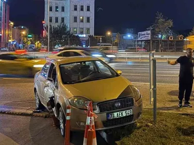 Yan yola giren araca çarpan motosikletli sürücü kazadan yara aldı