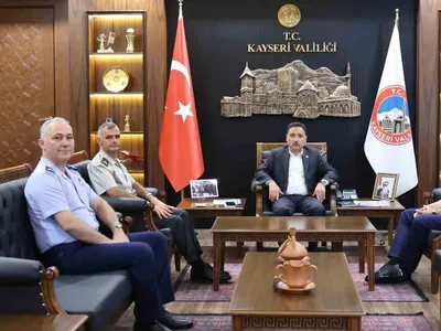 Görev sürelerini tamamlayan komutanlar vali çiçek’e veda etti