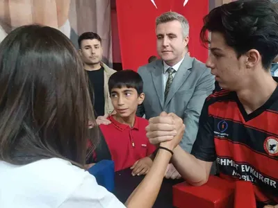 Özalp’ta gençler sporla buluştu: festivalde renkli anlar yaşandı