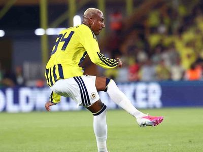 Fenerbahçe, Gornik Zabrze'yi 1-0 ile geçiyor (İlk yarı)
