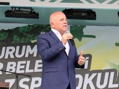 Erzurum'da gençlere yatırım sürüyor: Başkan Sekmen sporla sağlıklı nesillerin peşinde