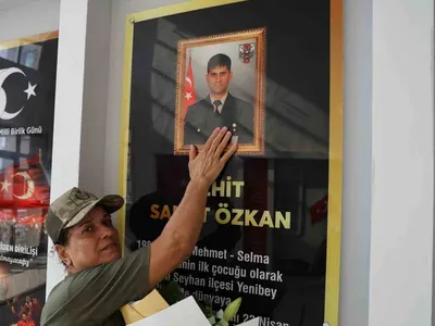 Aci bir hatıra: Şehit uzman çavuşun anne ve babası okulda buluştu