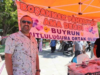Karaman’da boşanmasını lokma dağıtarak kutlayan gurbetçi