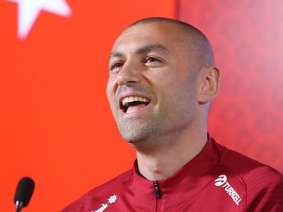 A Milli Futbol Takımı kaptanı Burak Yılmaz, Portekiz'e laf olsun diye gelmedik turu geçmek istiyoruz dedi