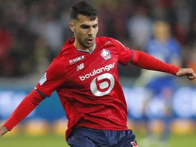A Milli Takım ve Lille formasını terleten Zeki Çelik, Fransa'da haftanın 11'ine seçildi!