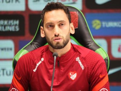 A Milli Takım'ın yeni kaptanı Hakan Çalhanoğlu, İtalya maçı öncesi basın toplantısında açıklamalarda bulundu