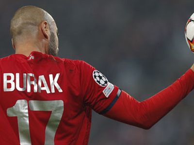 A Milli Takım'ın Yıldız Futbolcusu Burak Yılmaz Ofsayt Rekoru Kırdı!