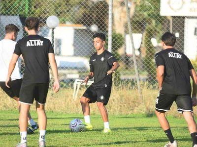 Altay, yeni sezon hazırlıklarına devam ederken kadrosunda 17 oyuncu yok