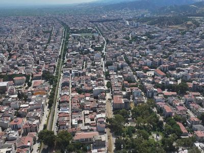 Salihli'de ulaşım konforu artıyor: 4 cadde sıcak asfaltla yenileniyor