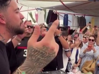 Mahmut Orhan, Alaçatı pazarında sürpriz bir performans sergiledi
