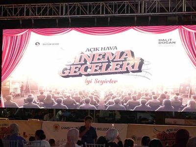 Samsun'da serin yaz akşamlarını renklendiren sinema geceleri başladı