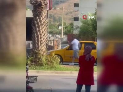 Trafik kavgasında taksi sürücüsünün yumruk attığı yaşlı adam yere düştü
