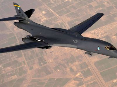 ABD’de bombardıman uçağı yere çakıldı: Yetkililerden açıklama geldi