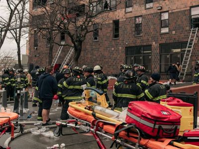 ABD’de faciadan dönüldü: 7 katlı bina kısmen çöktü