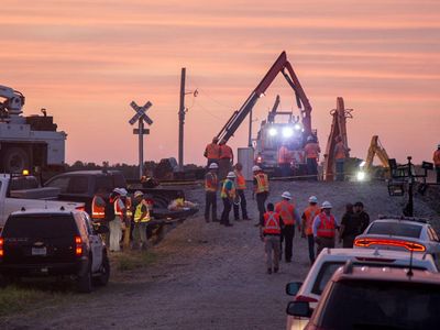 ABD'de tren faciası yaşandı! Kabusun yaşandığı kazada 3 kişinin yaşamını yitirdi, 40'tan fazla kişi yaralandı!