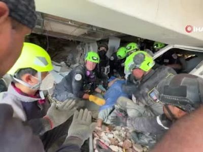Venezuela’da zamana karşı yarış: ABD’li ekipler enkazdan 3 kişiyi sağ çıkardı