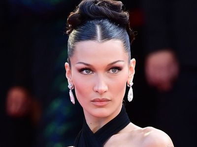 ABD'li model Bella Hadid savaş nedeniyle zulüm altındaki ülkelere sessiz kalamadı, sosyal medyadan barış çağrısı yaptı