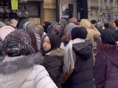 Açılışa özel indirim izdihama neden oldu