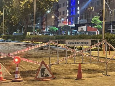 Burdur'da gece yarısı yol çalışması durduruldu: Vatandaşın şikayeti üzerine polis devreye girdi