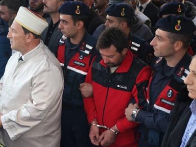 Adalet Bakanı devreye girdi, kelepçe çıkarıldı!