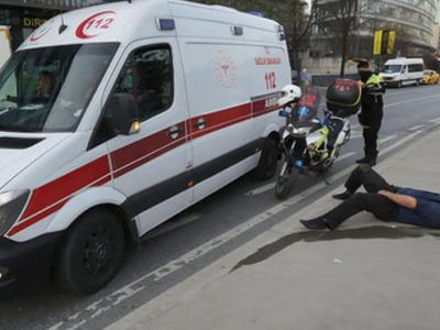 Adamın Elinden Çivili Sopayı Alan Kadın, Adamı Dövdü