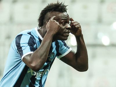 Adana Demirspor'un golcüsü trafik kazası geçirdi: Mario Balotelli'nin aracı tanınmaz hale geldi
