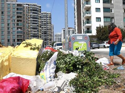 Adana Seyhan'da Biriken Çöpler Kötü Kokulara Neden Oluyor