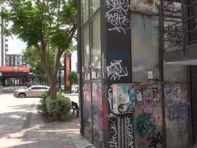 Adana'da asansörlü üst geçitlerin çalışmaması sorunları artırıyor