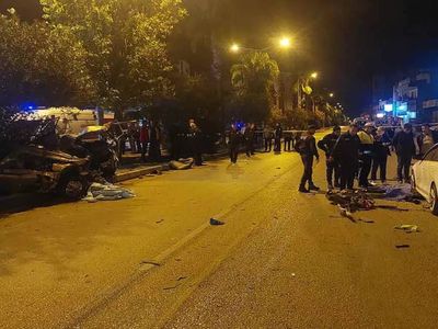 Adana’da katliam gibi kaza: Otomobil ikiye bölündü! Çok sayıda ölü ve yaralı var