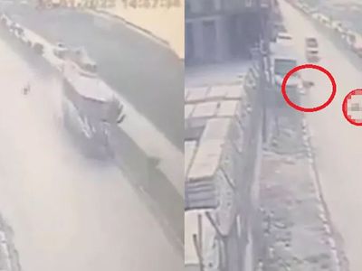 Adana’da köpekten kaçarken Minibüsün çarptığı 8 yaşındaki çocuk yaşamını yitirdi