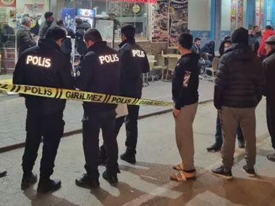 Adana’da Korku Dolu Anlar: Silahla Kebap Dükkanına Daldı