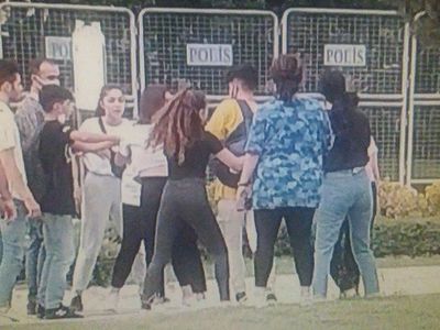 Adana'da Liseli Kız Öğrenciler Birbirine Girdi!