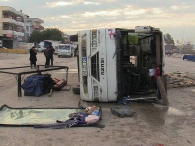 Adana’da midibüs kazası: 15 işçi yaralandı