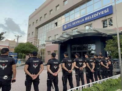 Adana’da rüşvet operasyonu: Belediye evraklarına el konuldu