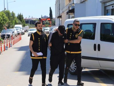 Adana'da şaşırtmayan olay! Otomobili çaldı fakat nasıl çaldığını bilmiyor: O anlar kameralara yansıdı