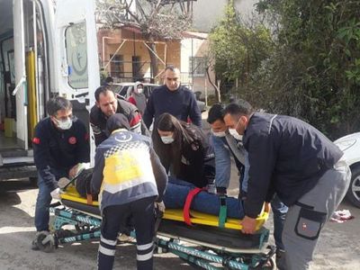 Adana’da Tır İle Otomobilin Arasına Sıkışan Bisikletli Yaralandı