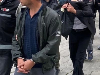 Adana'da uyuşturucu satarken yakalanan sanığa ağır yaptırım: 7 yıl 6 ay hapis ve 15 bin TL para cezası!