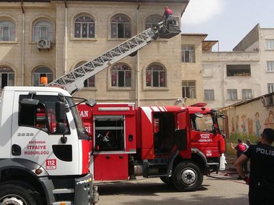 Adıyaman'da ilkokulda yangın çıktı! İtfaiye erleri seferber oldu!