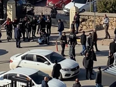 Adliye önü karıştı: Üç kişi yaralandı