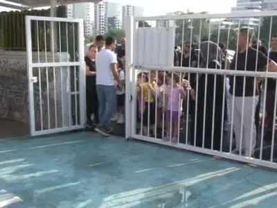 Adana'da dördüzlerin okula başlangıcı mutluluk ve heyecan dolu