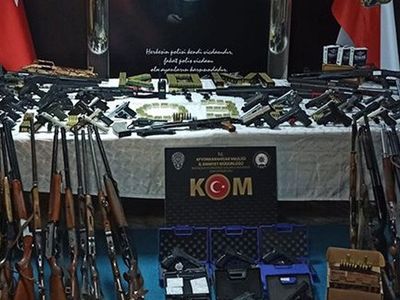 Afyonkarahisar Merkezli Operasyonda 49 Kişi Gözaltına Alındı