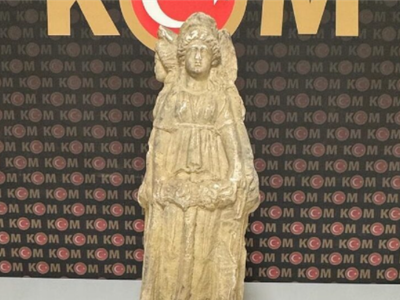 Afyonkarahisar'da 4 başlı Hekate heykeli ele geçirildi