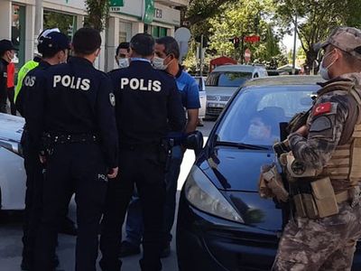 Afyonkarahisar’da İzin Belgesi Sorulan Adam Polisle Tartıştı
