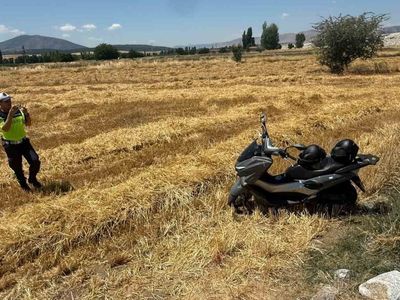 Afyonkarahisar'da motosiklet kazasında 2 kişi yaralandı